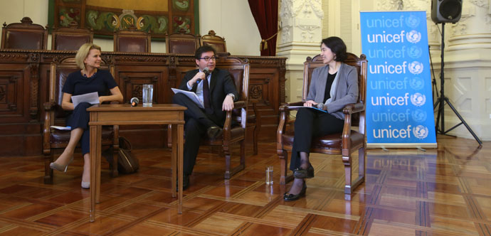 Ministro Barraza participa en conversatorio sobre Inversión en la Infancia junto a su par de Suecia y la representante de Unicef en Chile en el marco